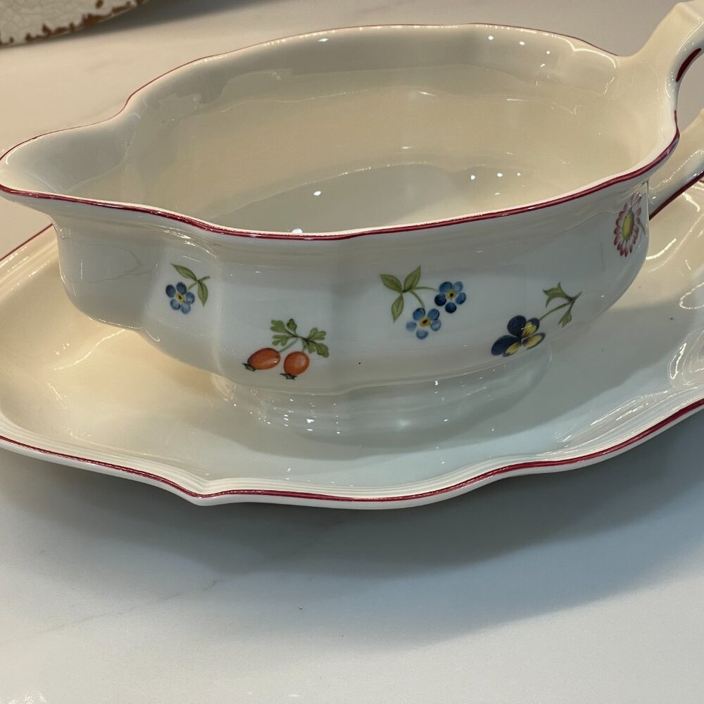 Villeroy & Boch Petite Fleur Gravy Boat - Picture 3 of 10